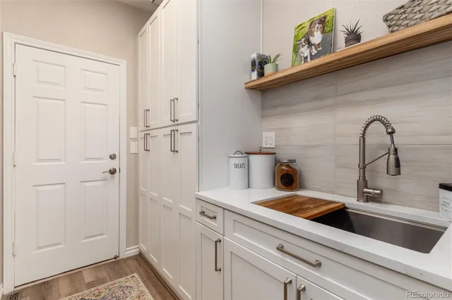 a close view of sink and tap