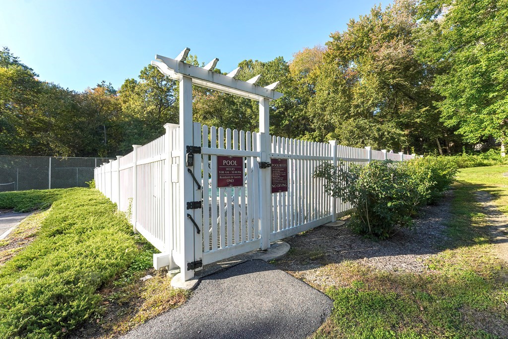 9 Apple Ridge Road, Unit 4 Maynard, MA 01754 - Photo 32 of 33 a view of a garden with wooden fence
