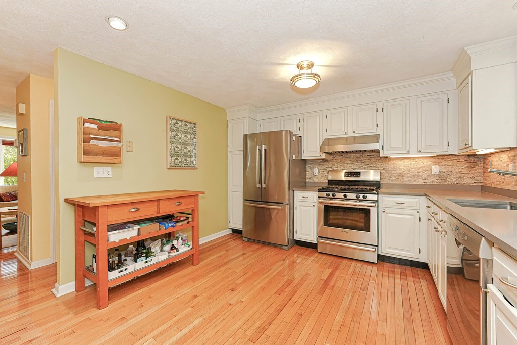 9 Apple Ridge Road, Unit 4 Maynard, MA 01754 - Photo 10 of 33 a kitchen with stainless steel appliances a stove a refrigerator and cabinets
