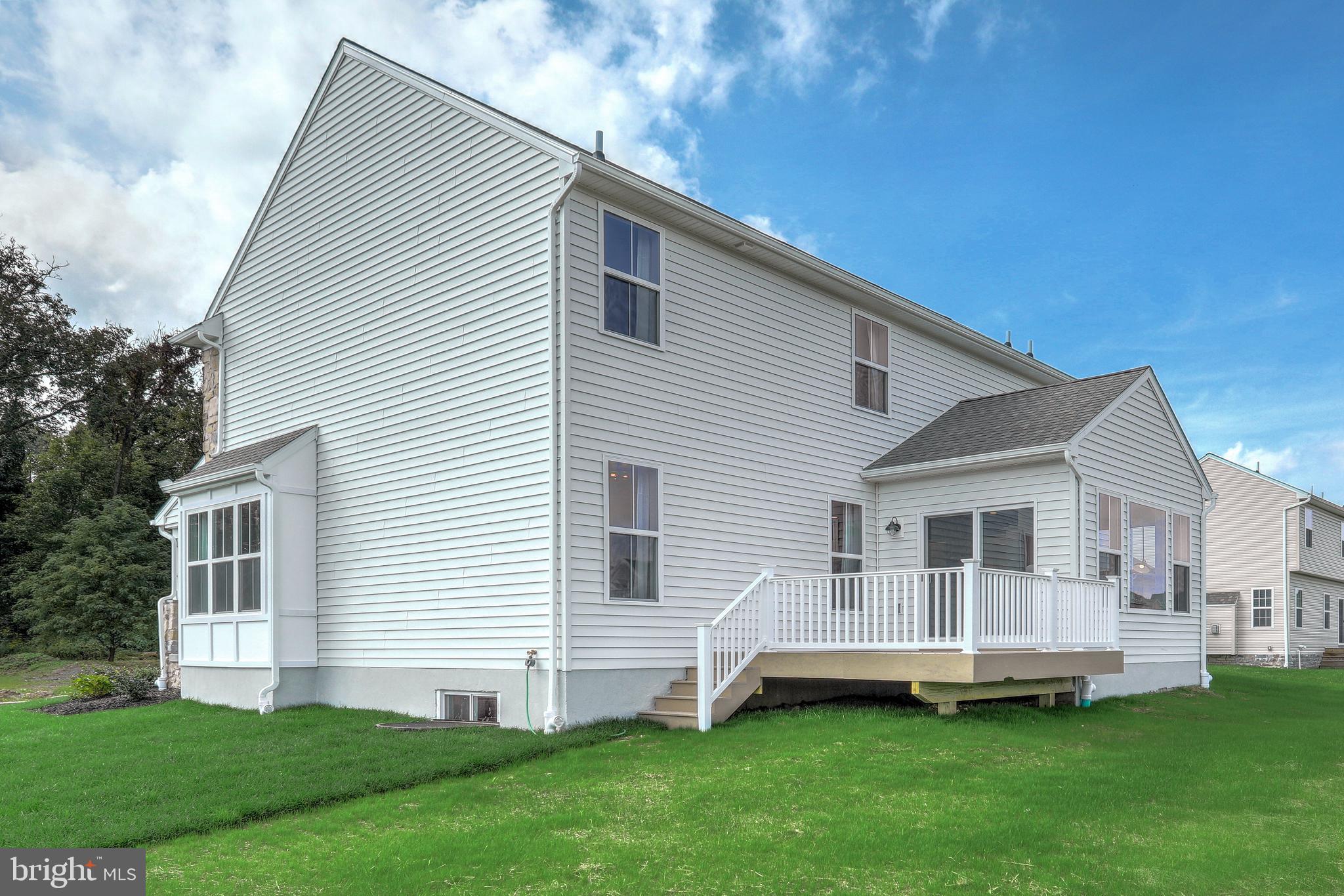 154 Ore Bank Road Dillsburg, PA 17019 - Photo 8 of 64 Photo similar to home - Logan Meadows model home.