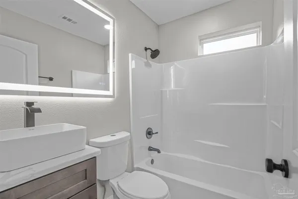 $1,895 | 721 West Jordan Street, Pensacola, FL 32501