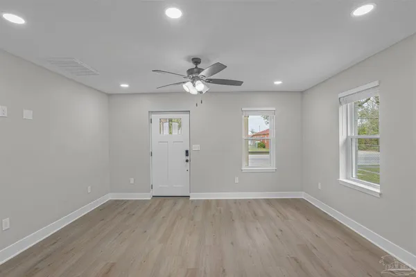 $1,895 | 721 West Jordan Street, Pensacola, FL 32501