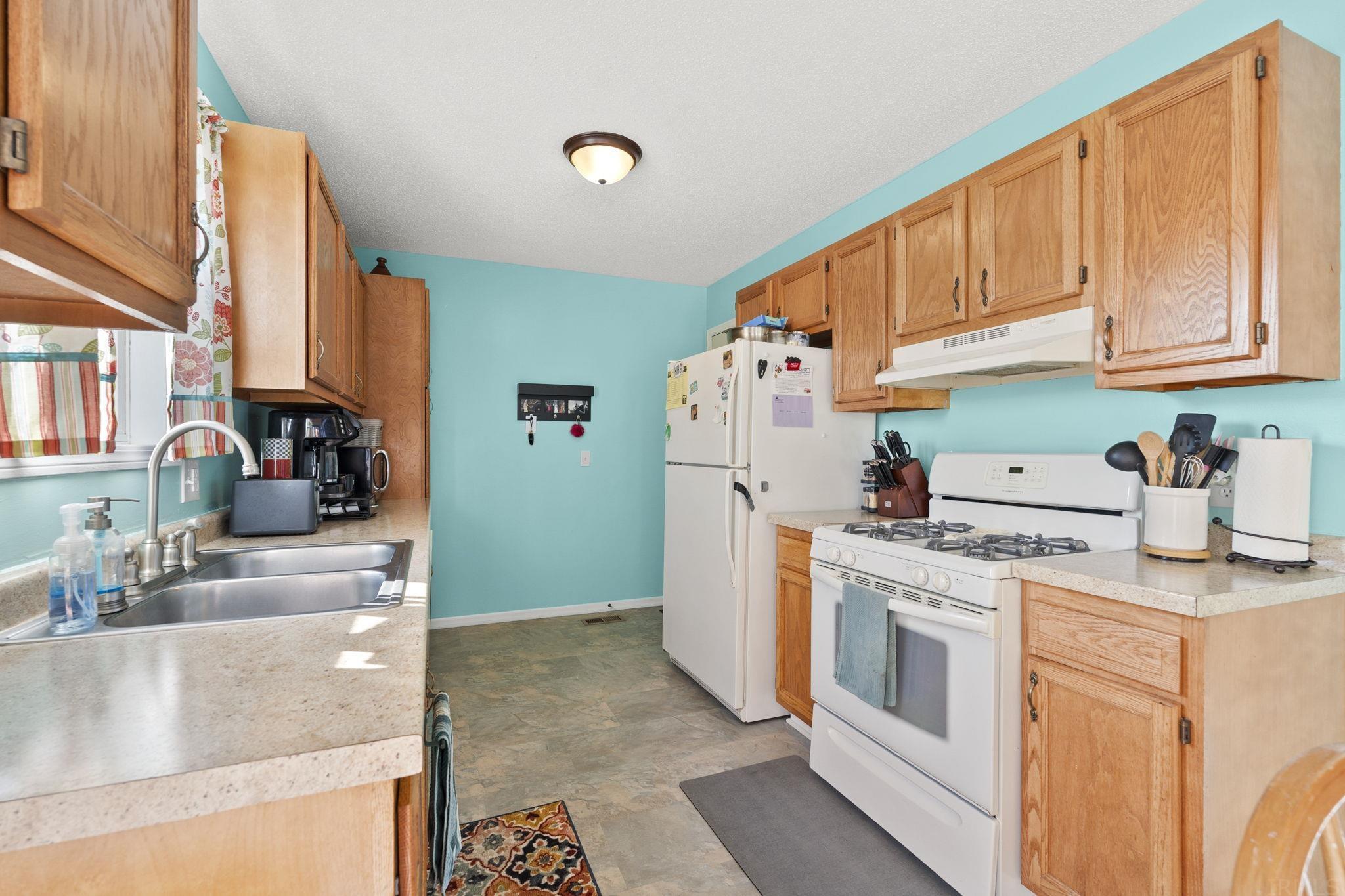 9720 Rio Canyon Court Fort Wayne, IN 46825 - Photo 13 of 32 Gallery Image 13