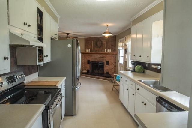 5072 Old Pike Road Pilot, VA 24138 - Photo 14 of 55 a kitchen that has a stove and a refrigerator
