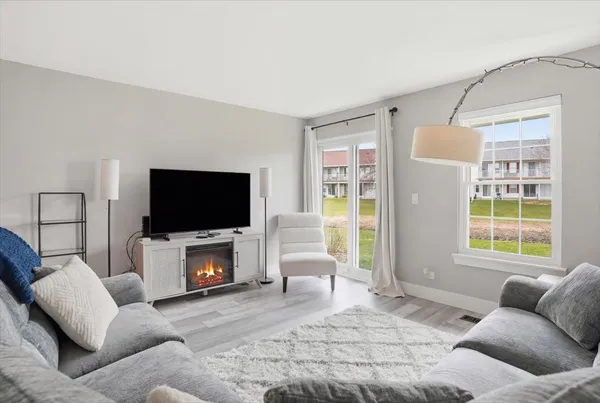 $279,900 | 7 Adams Court, Unit A, Streamwood, IL 60107