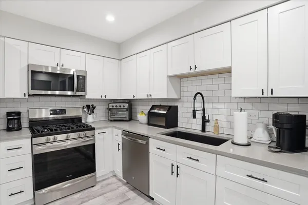 $279,900 | 7 Adams Court, Unit A, Streamwood, IL 60107