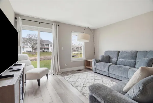 $279,900 | 7 Adams Court, Unit A, Streamwood, IL 60107