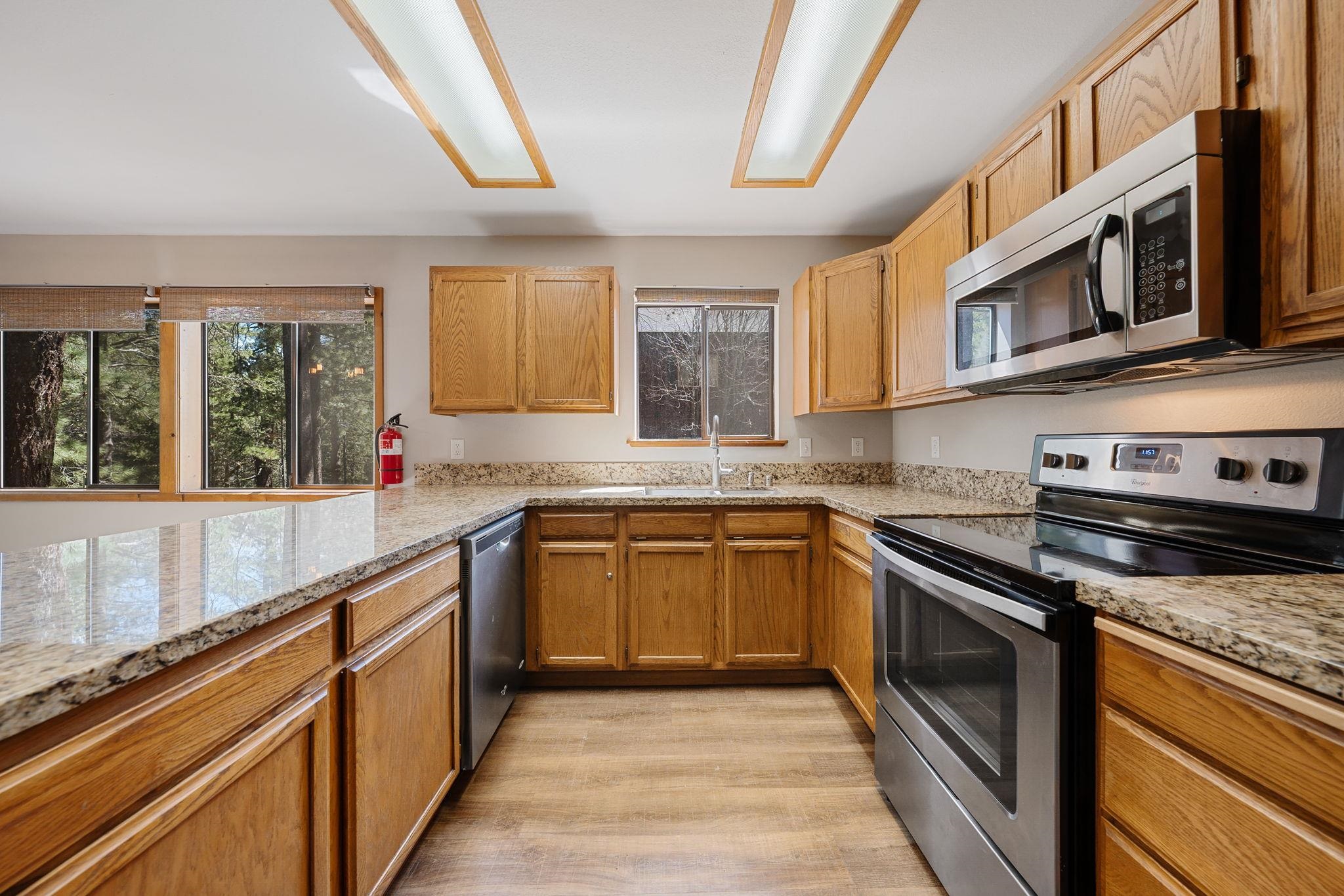 11443 Northwoods Boulevard, Unit B Truckee, CA 96161 - Photo 5 of 19