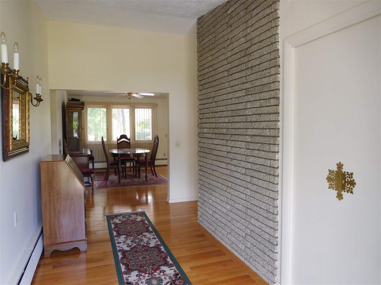 9 North Acres Road Manchester, NH 03104 - Photo 4 of 8 Gallery Image 4