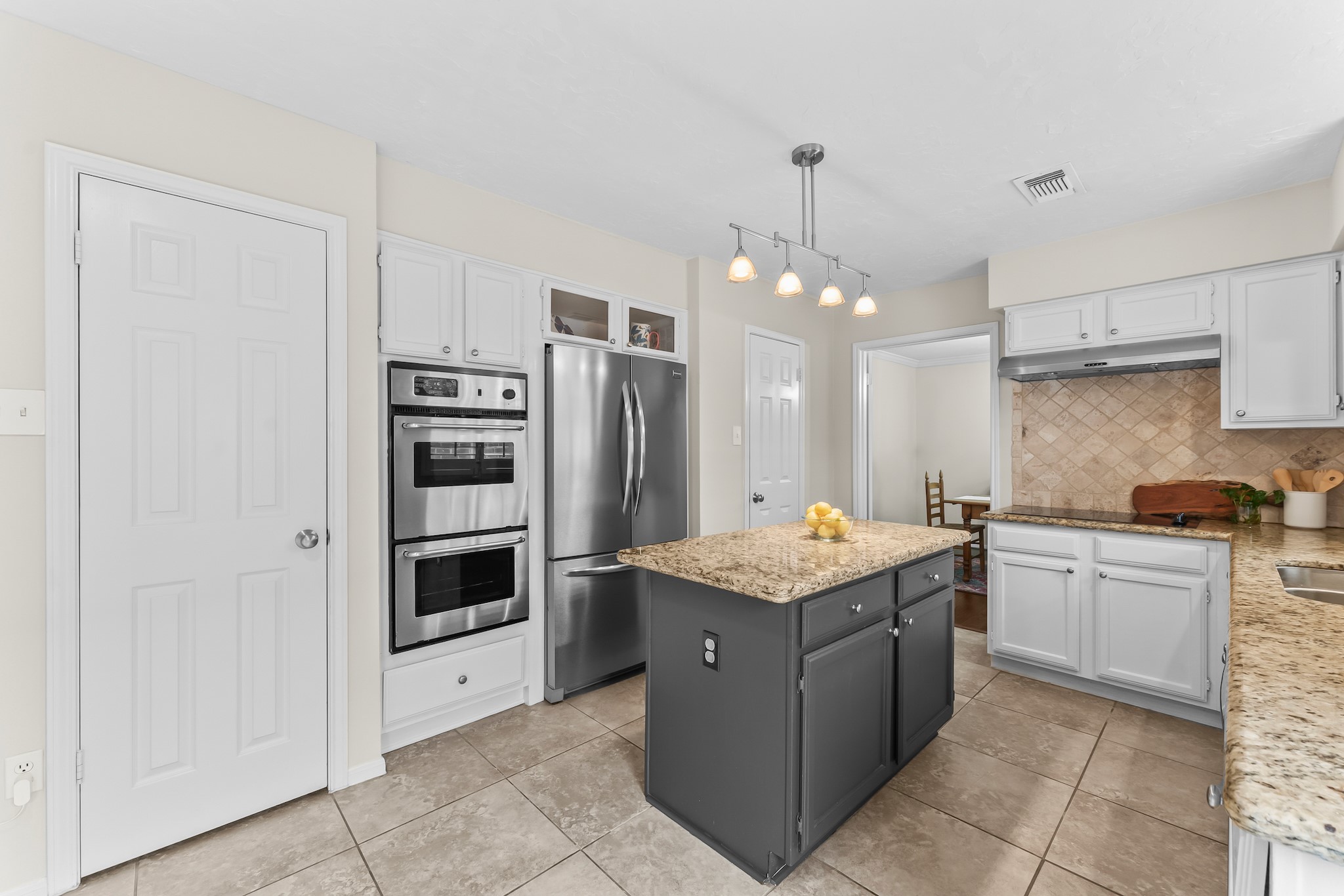 1546 Beaconshire Houston, TX 77077 - Photo 11 of 29 a kitchen with stainless steel appliances granite countertop a stove a sink and a refrigerator