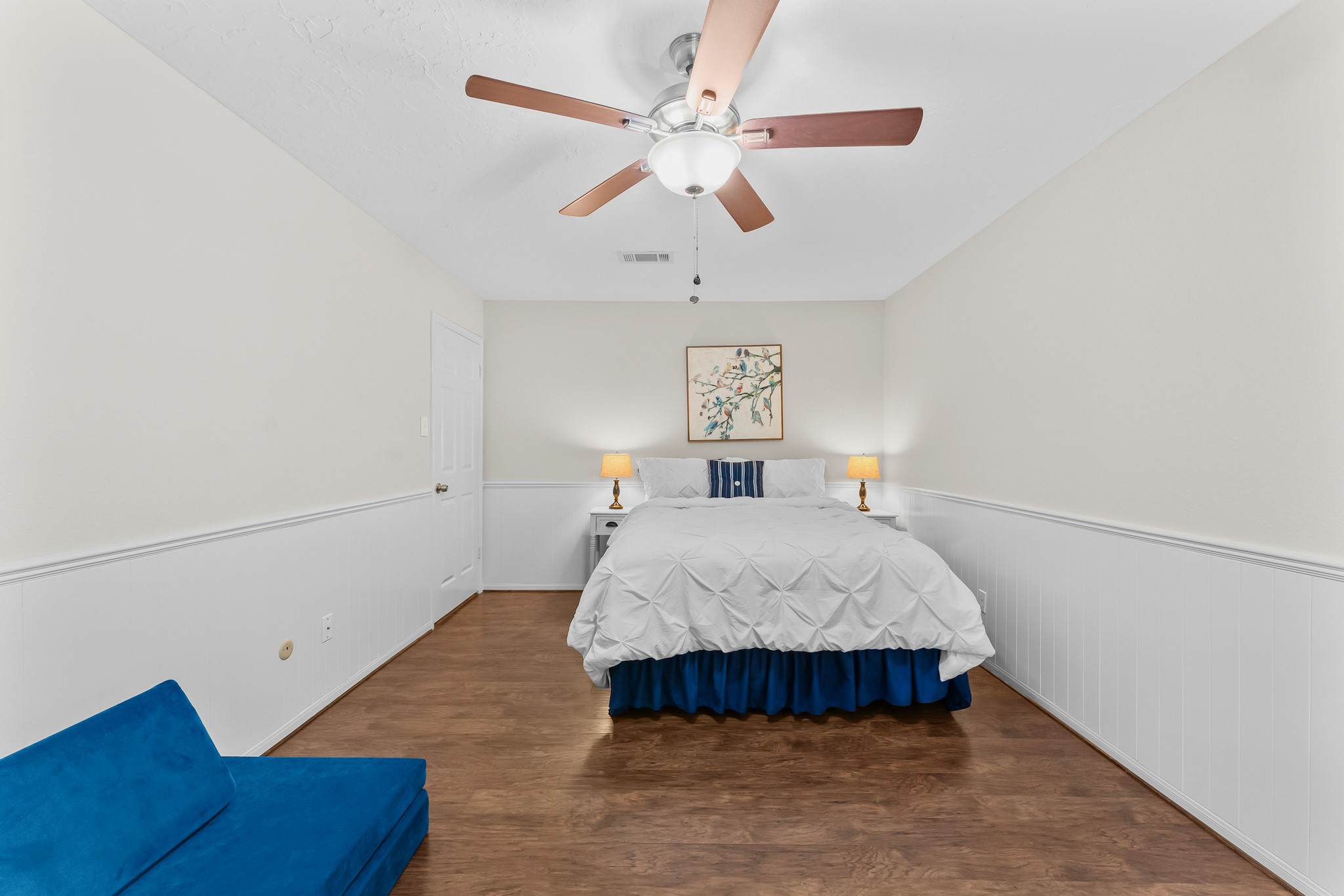 1546 Beaconshire Houston, TX 77077 - Photo 25 of 29 a bedroom with a bed window and couch