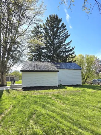 $190,000 | 130 10th Street North, Edmore, MI 48829