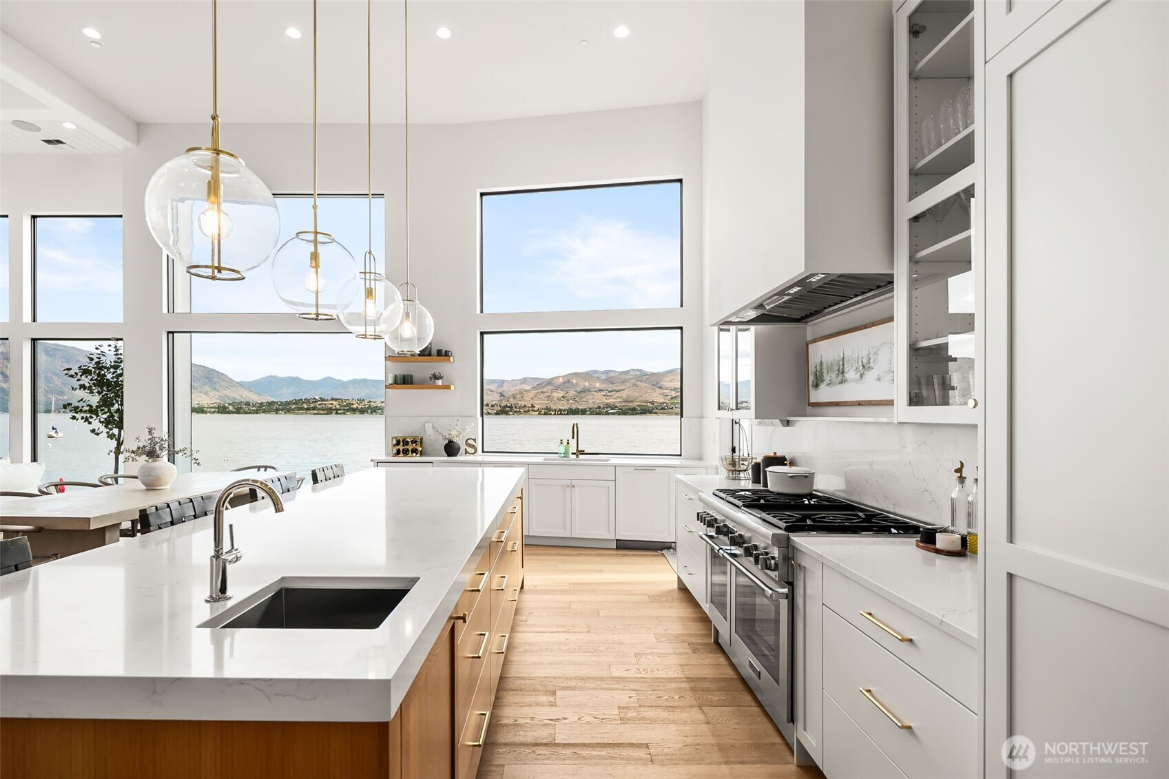 3212 South Lakeshore Road Chelan, WA 98816 - Photo 11 of 40