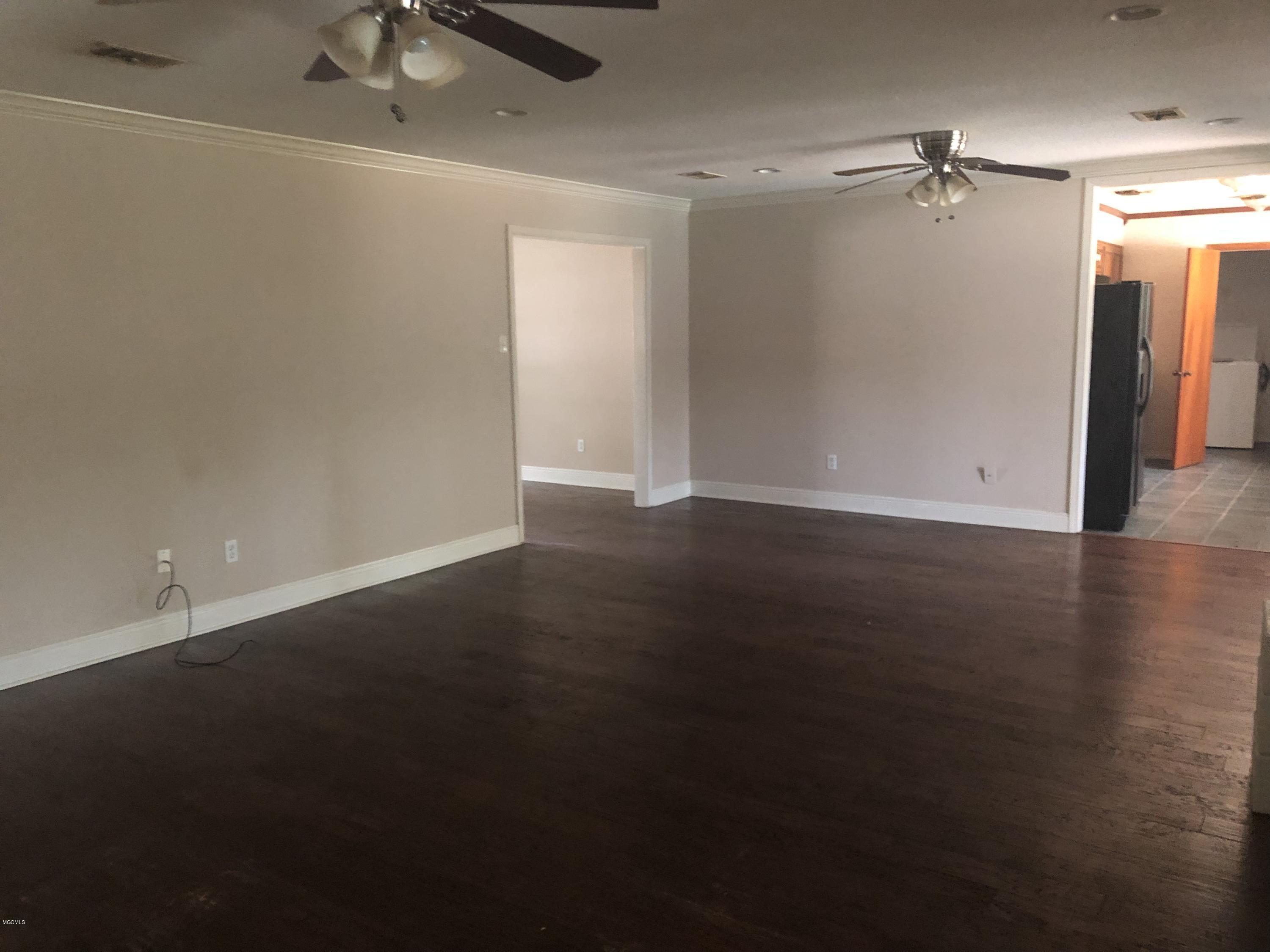 3234 Nottingham Road Ocean Springs, MS 39564 - Photo 5 of 24 930849D1-A4BD-4E2C-8A02-AC27A5968253