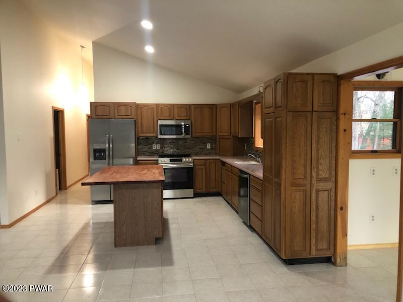 314 Maple Ridge Drive Hawley, PA 18428 - Photo 11 of 21 Kitchen