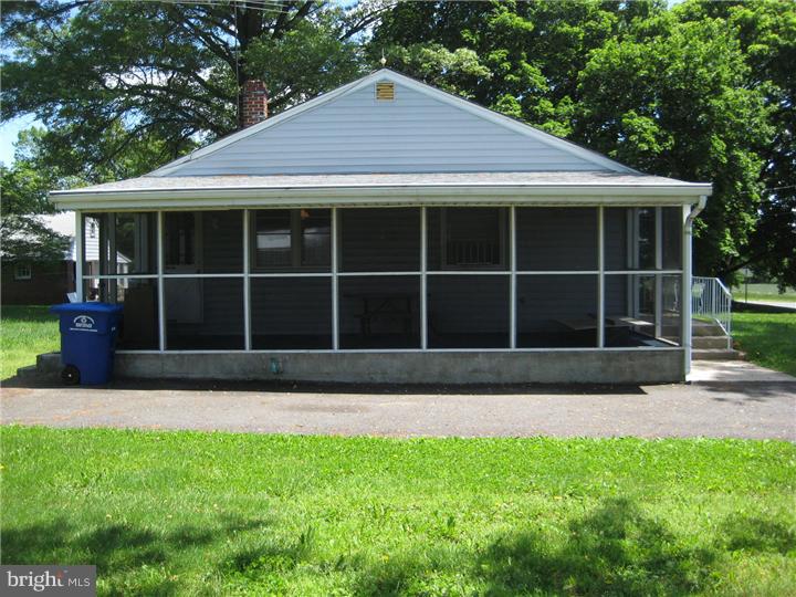 661 Rancocas Road Westampton, NJ 08060 - Photo 4 of 24 Enclosed Porch