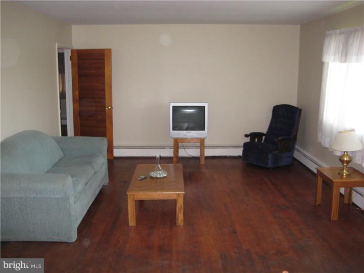 661 Rancocas Road Westampton, NJ 08060 - Photo 9 of 24 Living Room
