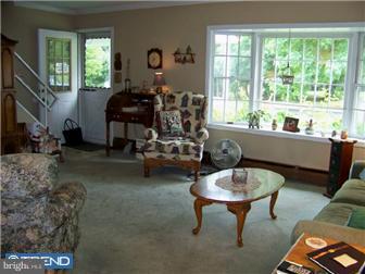 109 Harrow Road Levittown, PA 19056 - Photo 4 of 12 Living Room