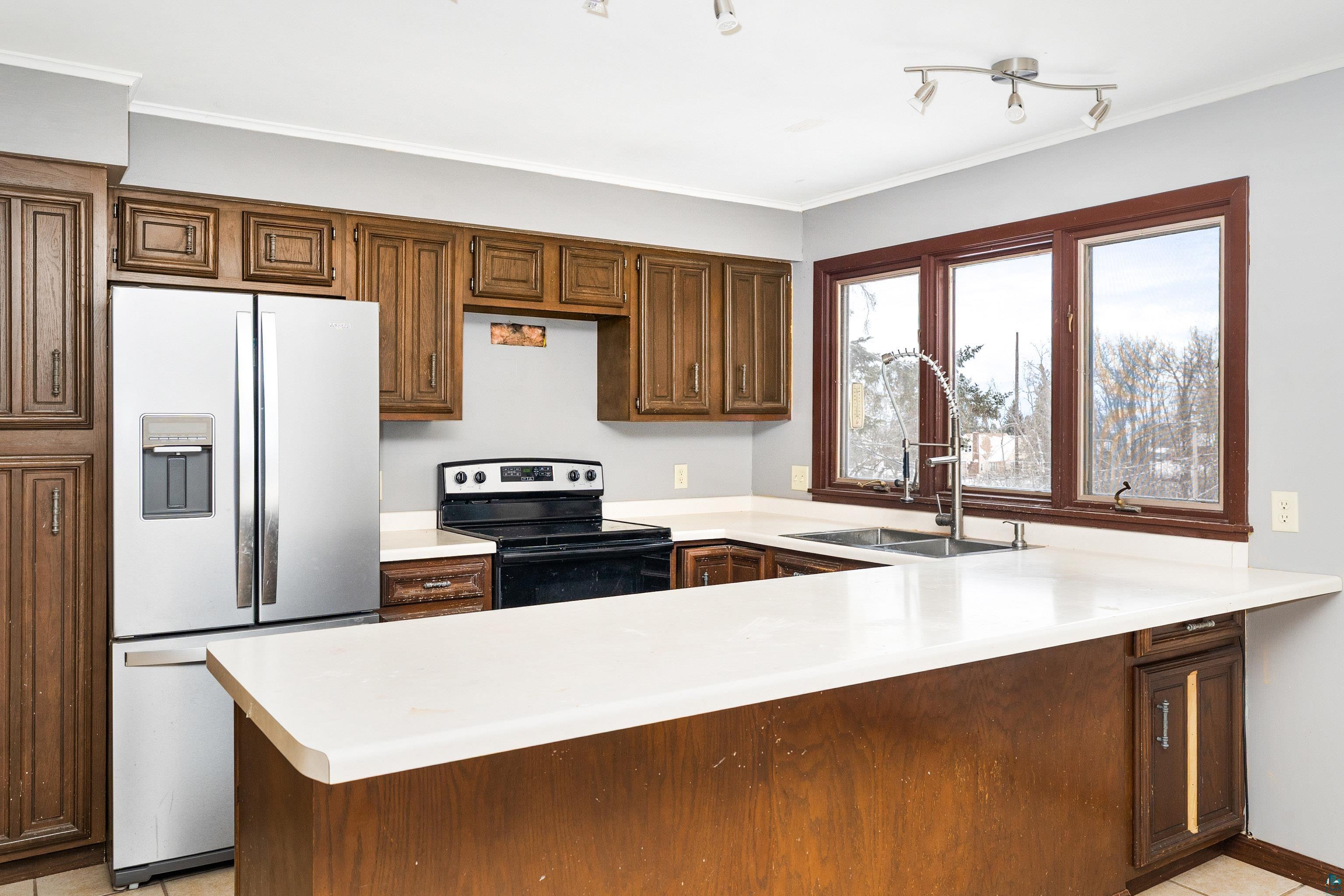 5004 Wyoming Street Duluth, MN 55804 - Photo 11 of 36 Breakfast Bar