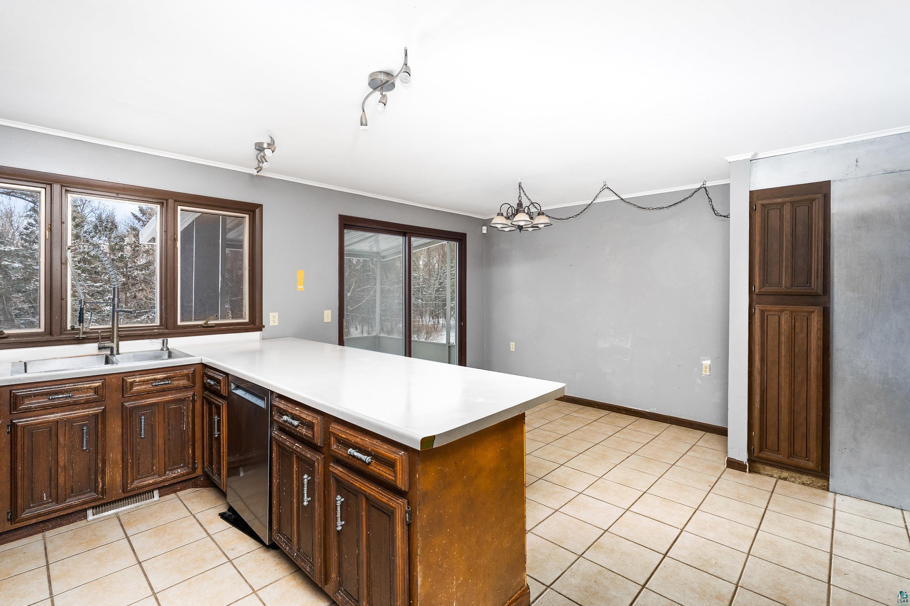 5004 Wyoming Street Duluth, MN 55804 - Photo 13 of 36 Kitchen/Dining Room