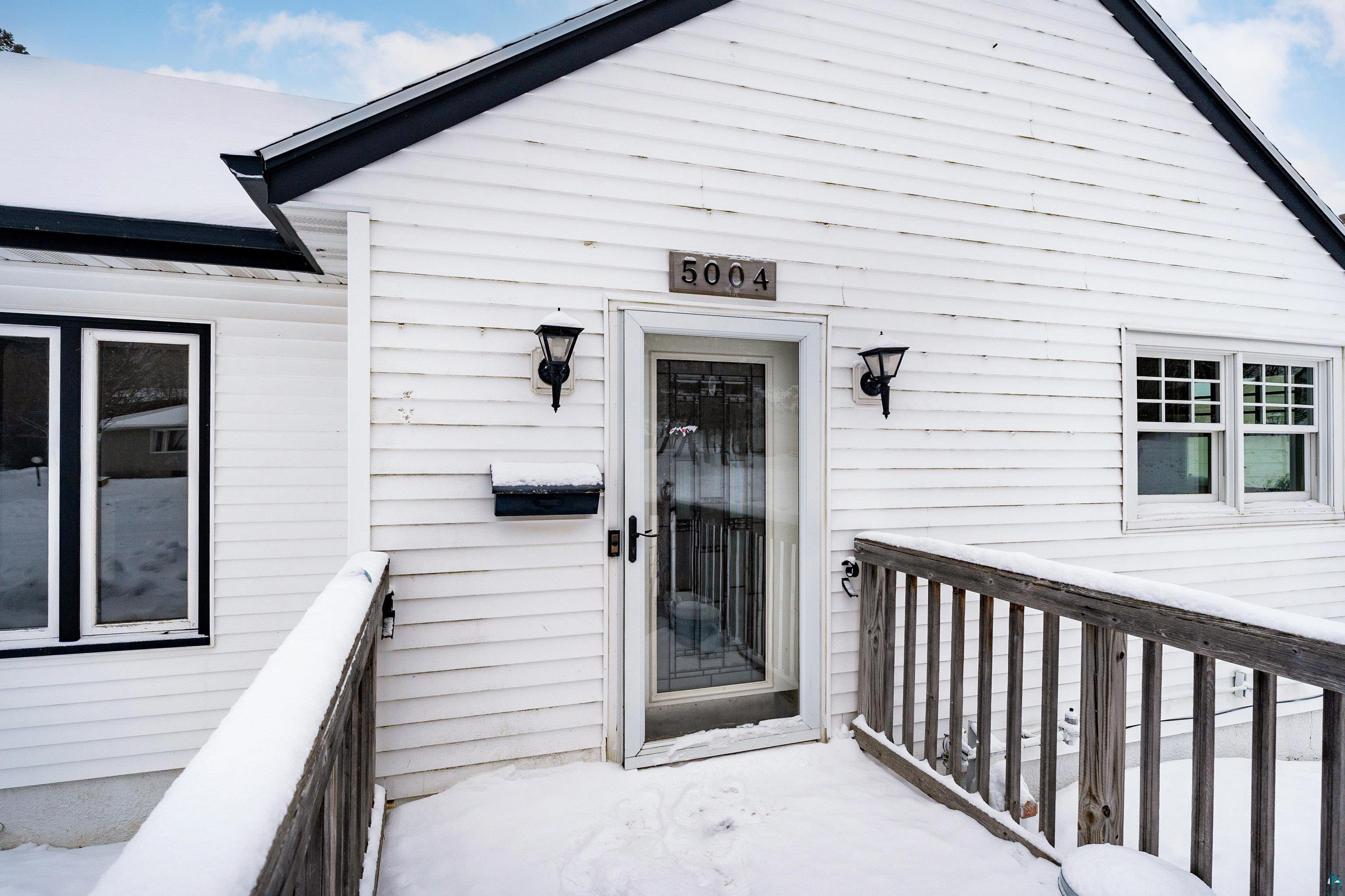 5004 Wyoming Street Duluth, MN 55804 - Photo 2 of 36 Front Entry