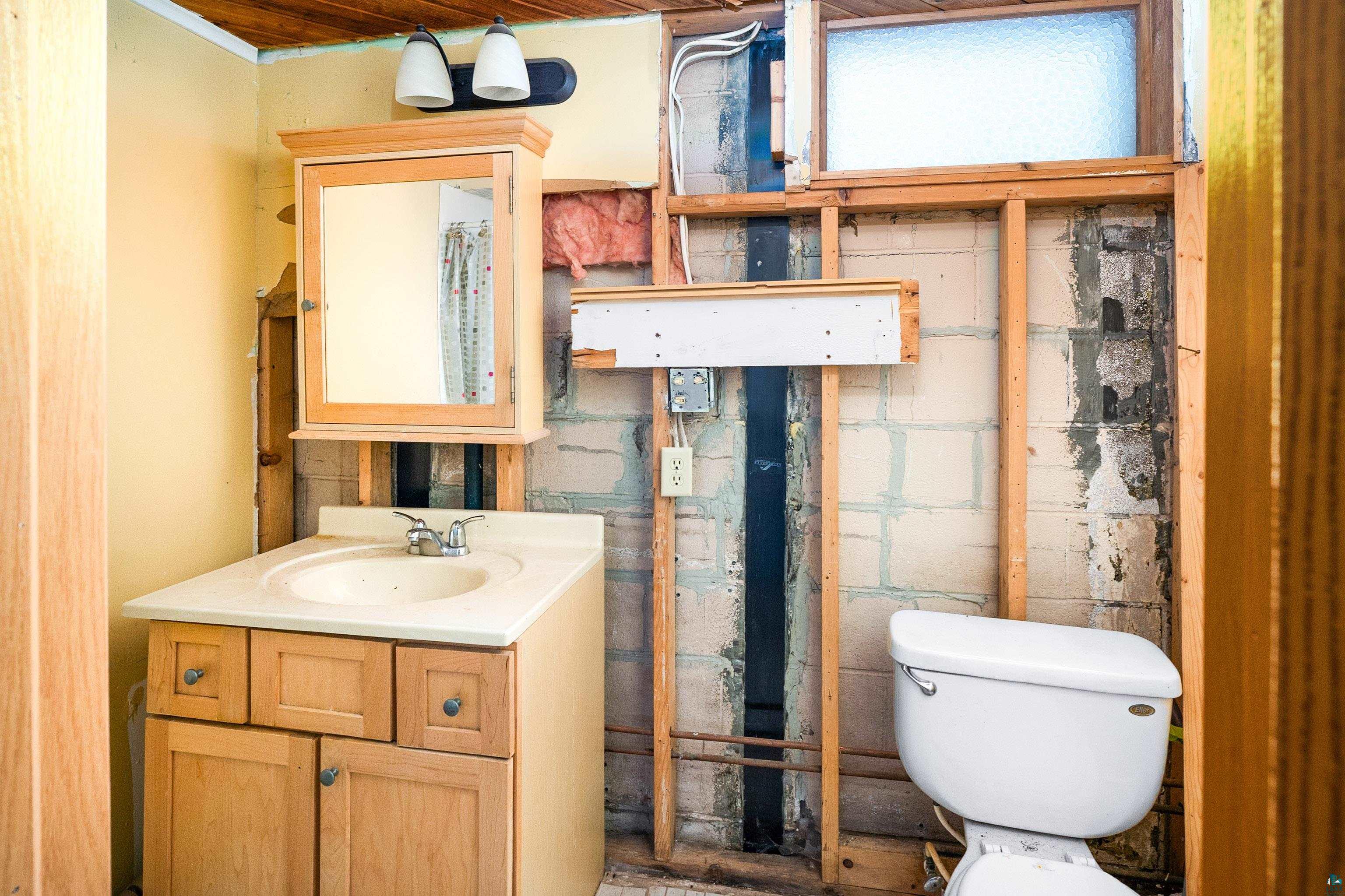 5004 Wyoming Street Duluth, MN 55804 - Photo 28 of 36 Lower Level 3/4 Bath