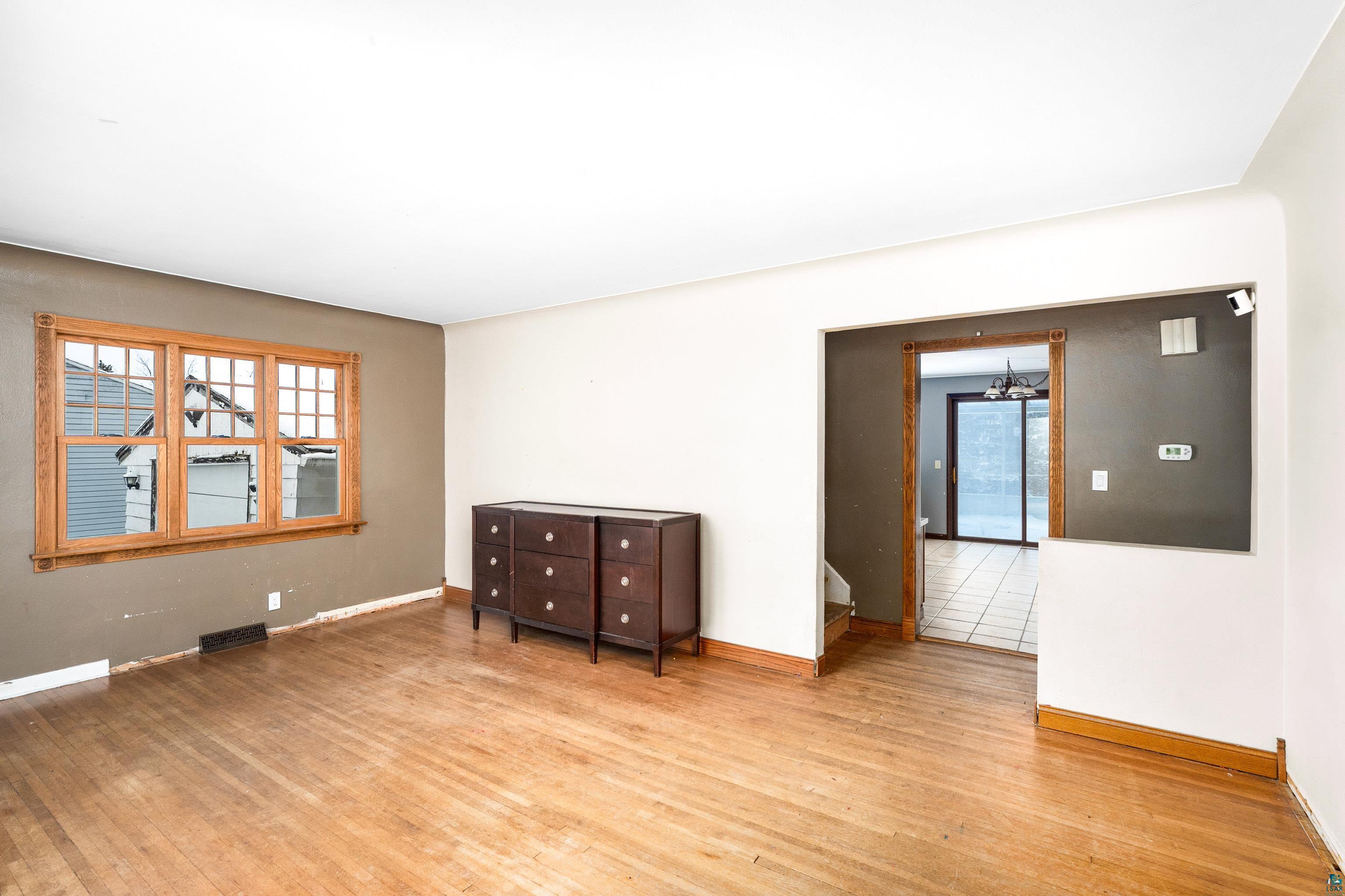5004 Wyoming Street Duluth, MN 55804 - Photo 4 of 36 Living Room
