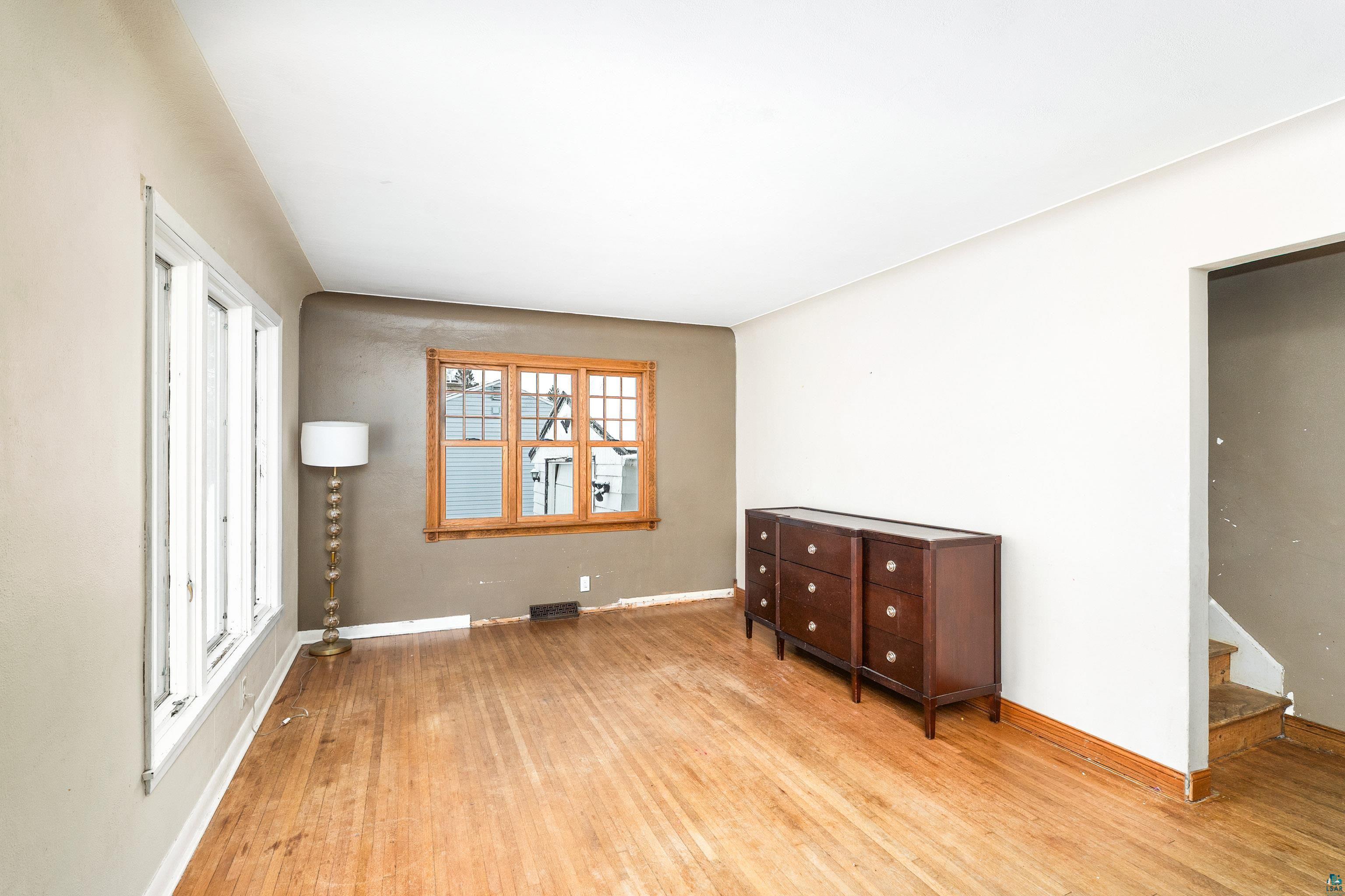 5004 Wyoming Street Duluth, MN 55804 - Photo 5 of 36 Living Room