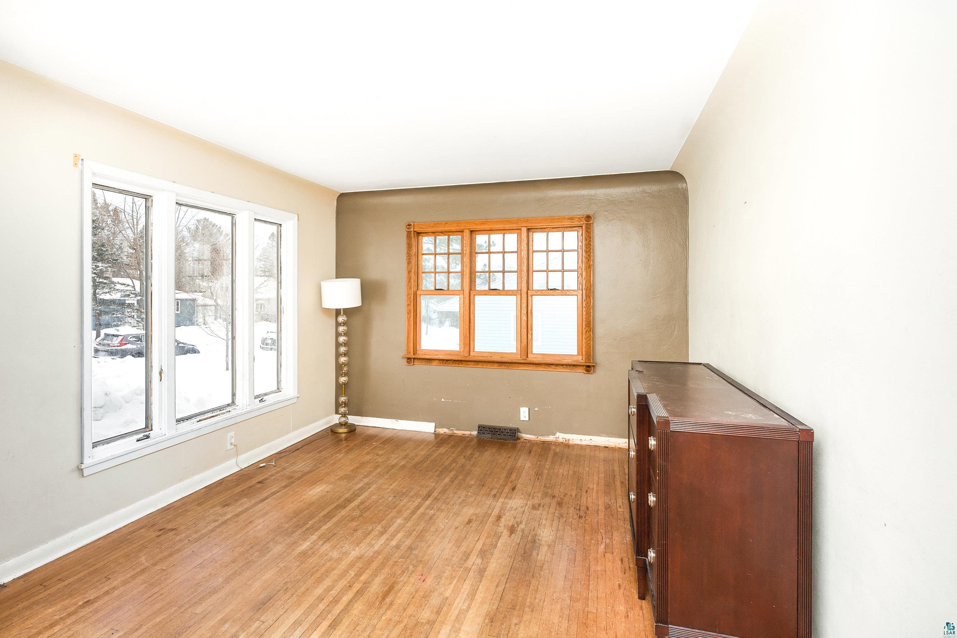 5004 Wyoming Street Duluth, MN 55804 - Photo 6 of 36 Living Room