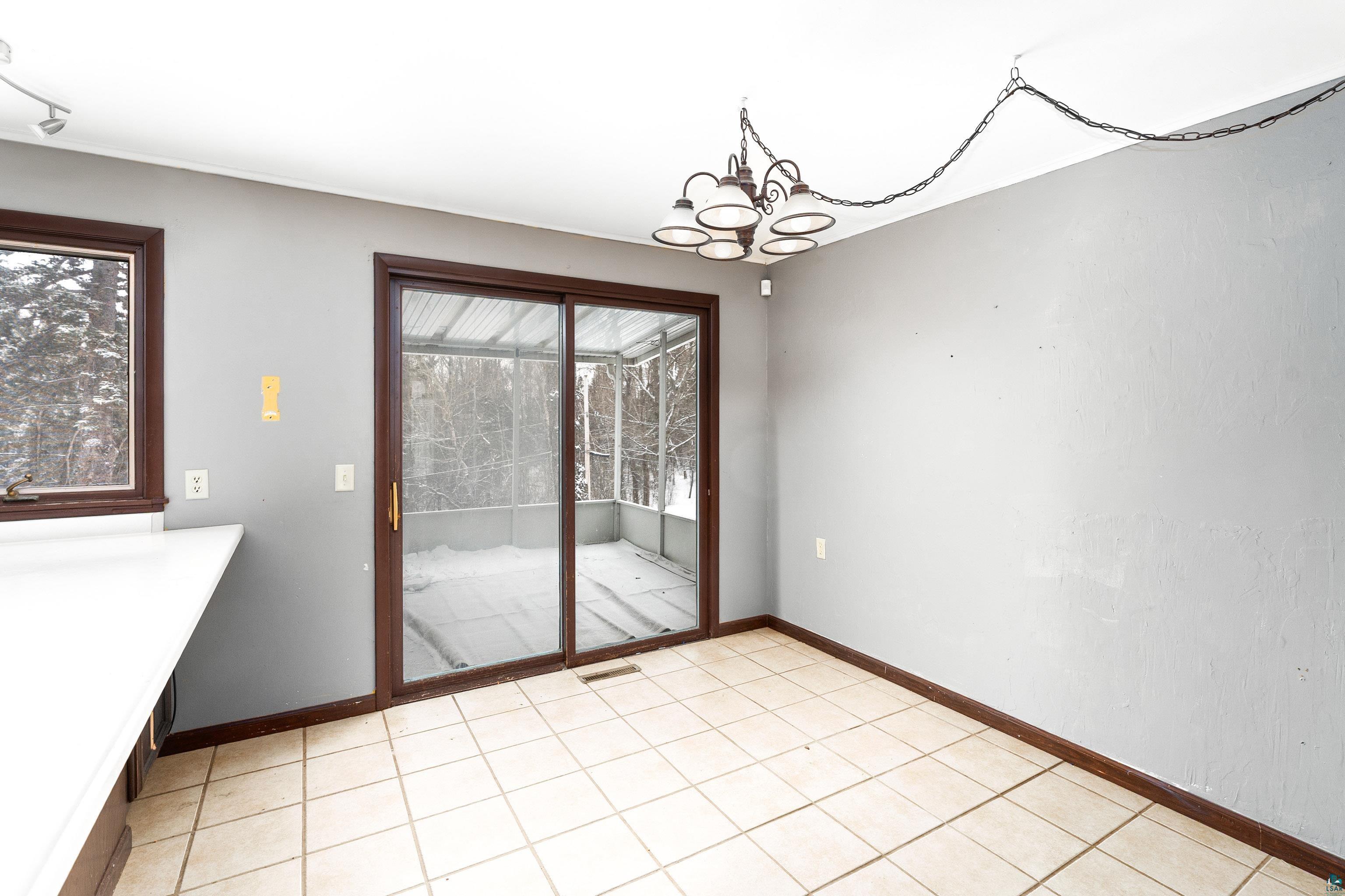 5004 Wyoming Street Duluth, MN 55804 - Photo 8 of 36 Dining Area