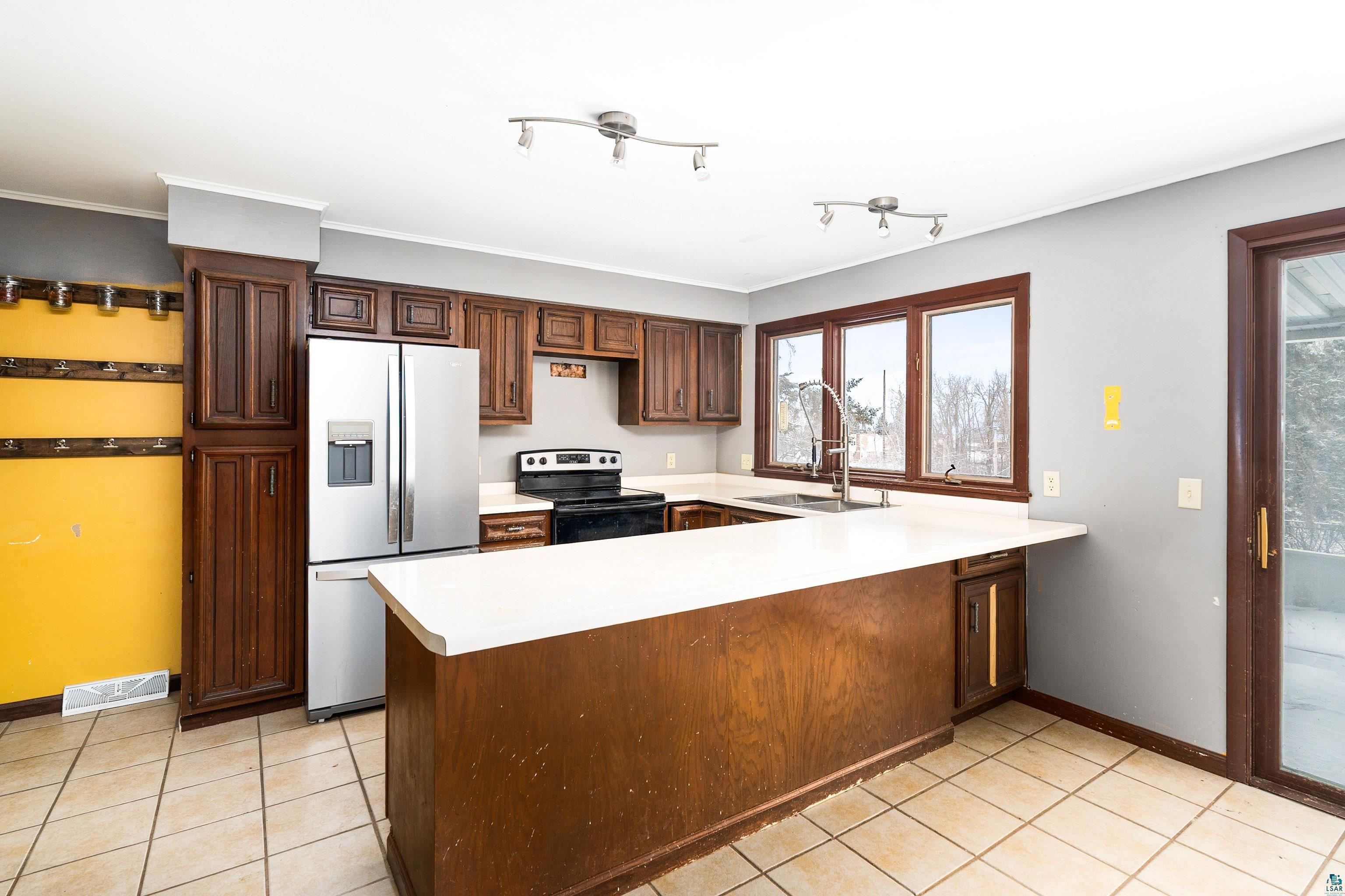 5004 Wyoming Street Duluth, MN 55804 - Photo 10 of 36 Kitchen/Dining Room