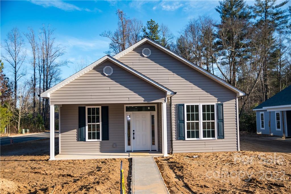 152 Eagles Landing Morganton, NC 28655 - Photo 4 of 27 a front view of a house with a garden