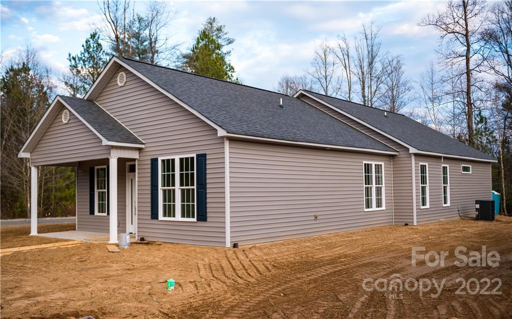 152 Eagles Landing Morganton, NC 28655 - Photo 5 of 27 a house with a outdoor space