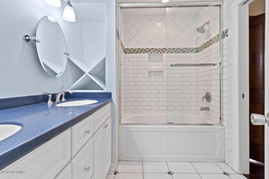 1297 North Bryan Road Jacksonville, NC 28546 - Photo 71 of 113 Glass Tile accent Surround