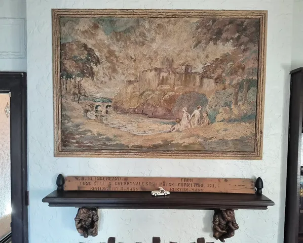 a view of an entryway with a small yard