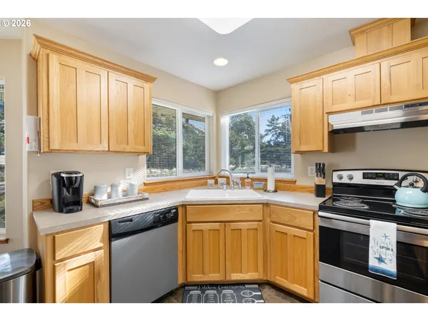 $649,000 | 34320 Cape Kiwanda Drive, Pacific City, OR 97135