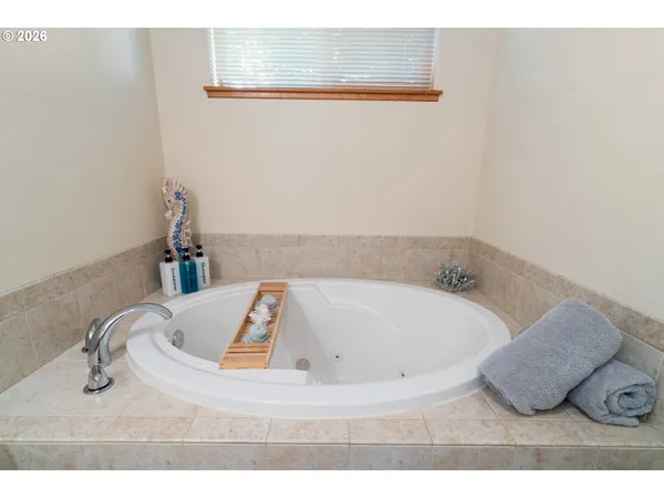 $649,000 | 34320 Cape Kiwanda Drive, Pacific City, OR 97135