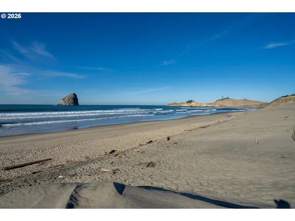$649,000 | 34320 Cape Kiwanda Drive, Pacific City, OR 97135