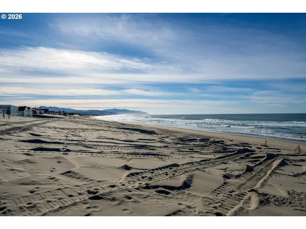 $649,000 | 34320 Cape Kiwanda Drive, Pacific City, OR 97135