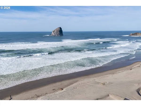 $649,000 | 34320 Cape Kiwanda Drive, Pacific City, OR 97135