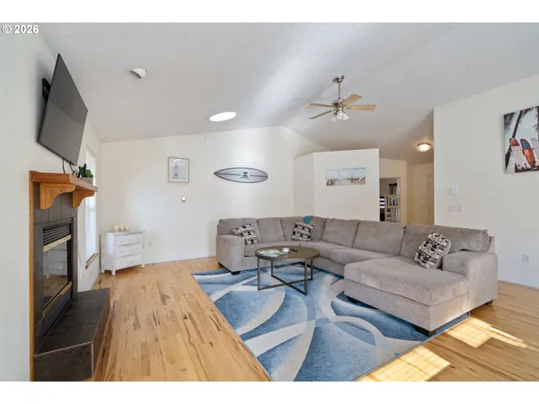 $649,000 | 34320 Cape Kiwanda Drive, Pacific City, OR 97135