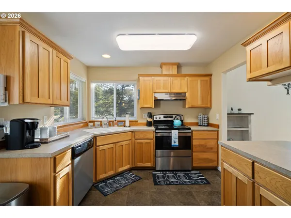 $649,000 | 34320 Cape Kiwanda Drive, Pacific City, OR 97135