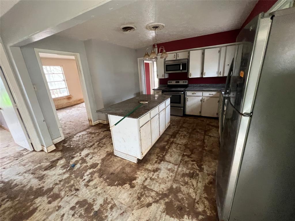 492 Richerson Road Denison, TX 75021 - Photo 16 of 29 a kitchen with granite countertop a refrigerator and a stove
