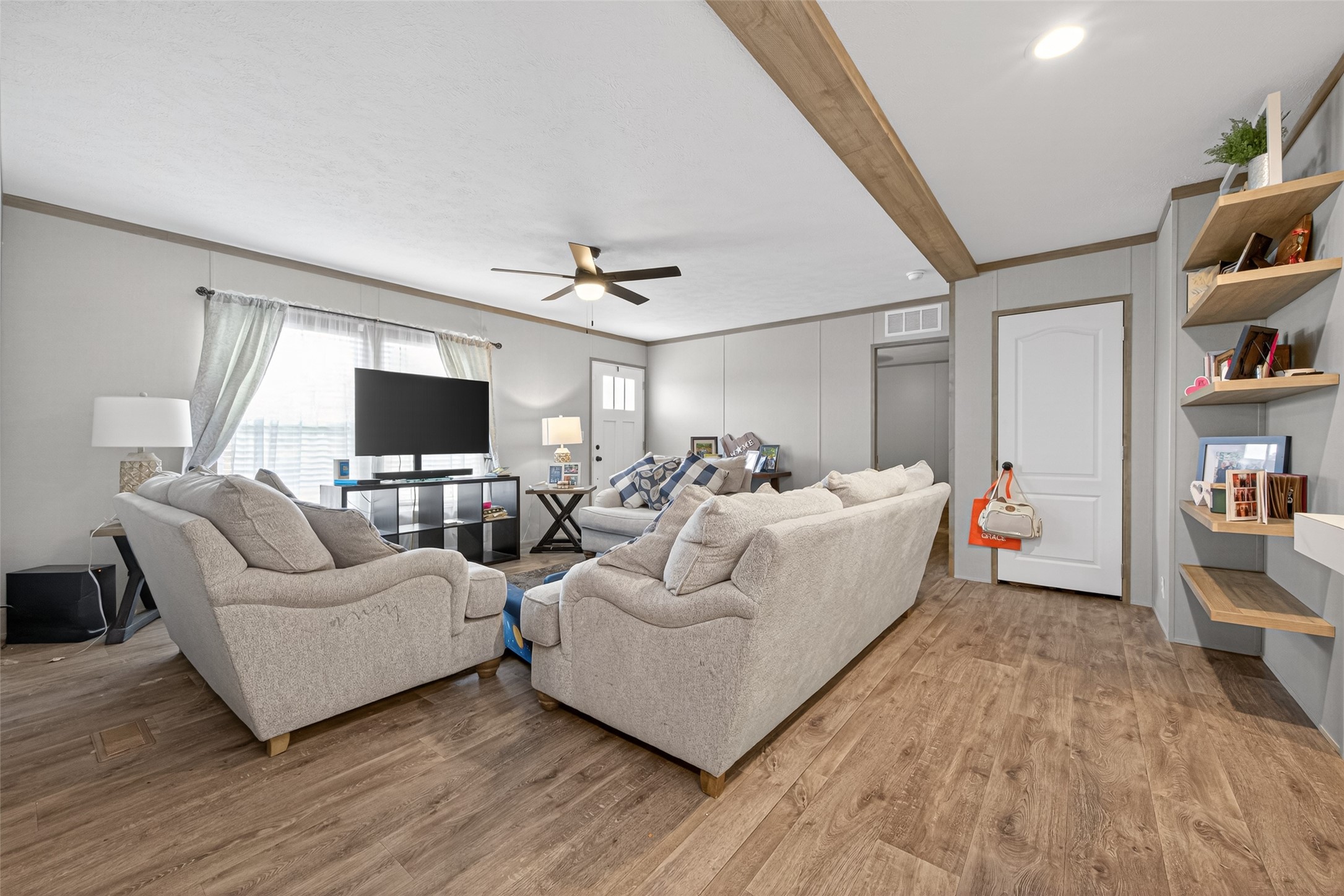 1375 Road 5735 Cleveland, TX 77327 - Photo 4 of 49 a living room with furniture and a flat screen tv