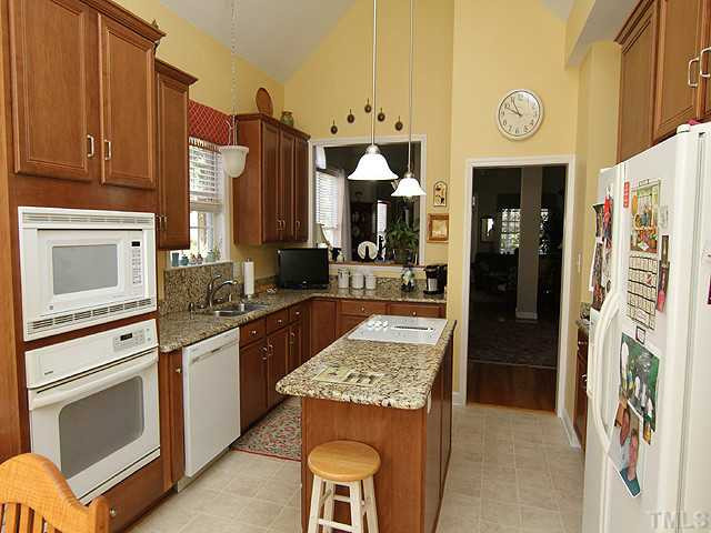 10016 Goodview Court Raleigh, NC 27613 - Photo 5 of 13 Kitchen