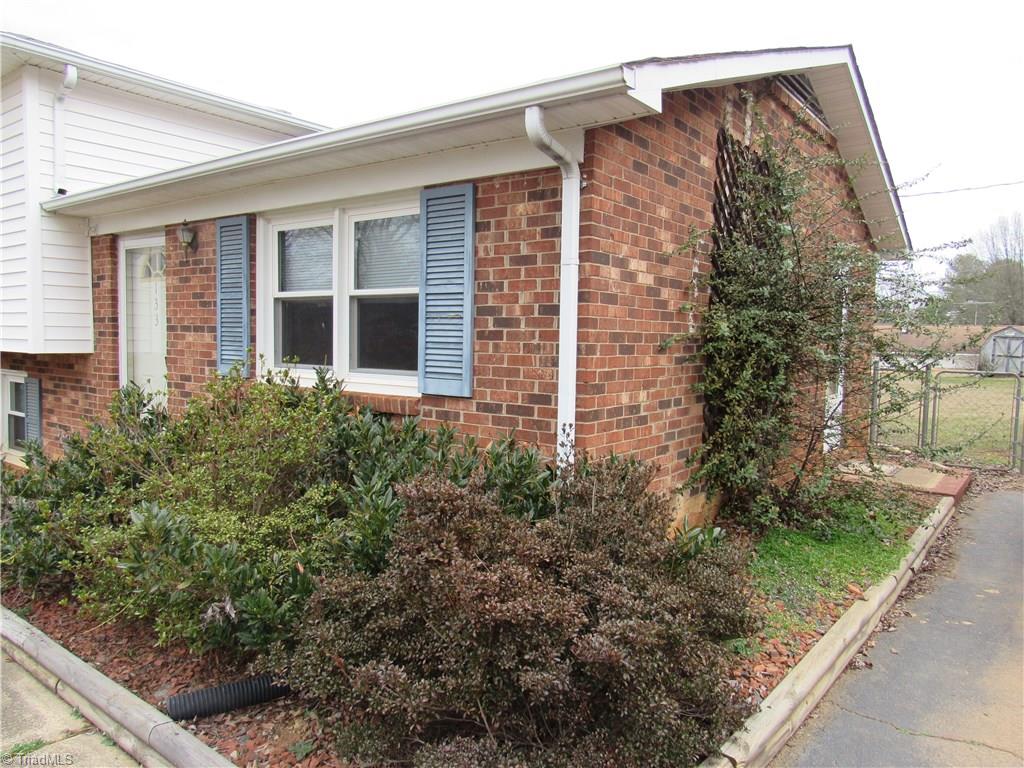 133 Dewsberry Road King, NC 27021 - Photo 4 of 25 Gallery Image 4