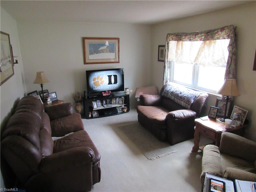 133 Dewsberry Road King, NC 27021 - Photo 5 of 25 Gallery Image 5