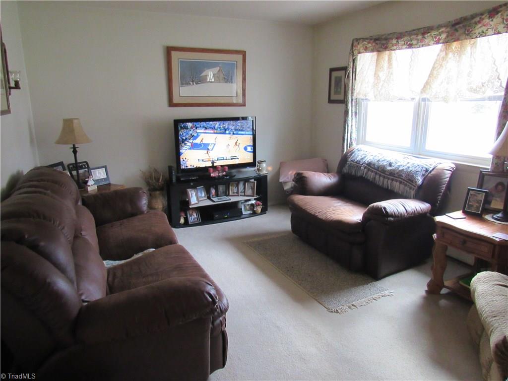 133 Dewsberry Road King, NC 27021 - Photo 6 of 25 Gallery Image 6