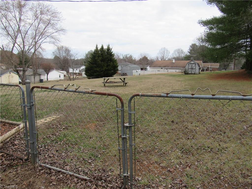 133 Dewsberry Road King, NC 27021 - Photo 8 of 25 Gallery Image 8