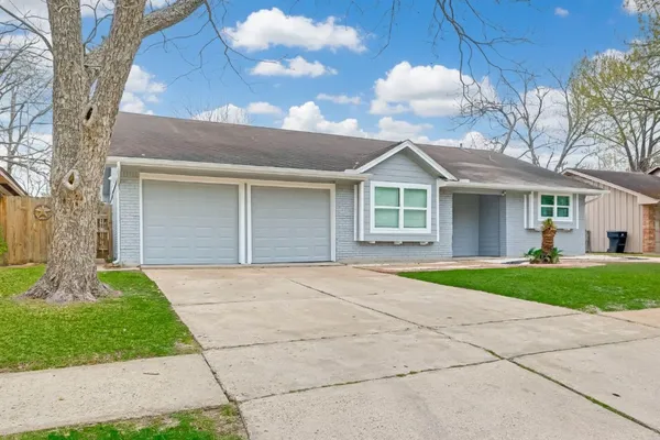 a view of a house with a big yard